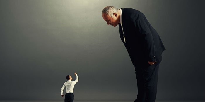 Esto NO es un líder: los 5 malos hábitos de un jefe