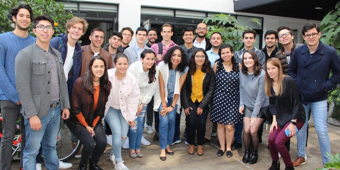 AT&T impulsa a jóvenes emprendedores con vena social