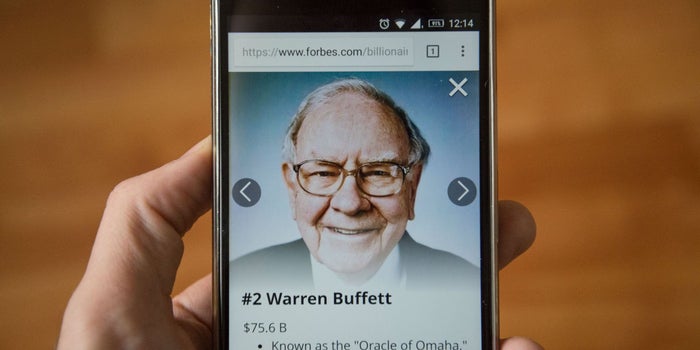 5 cosas que Warren Buffett hace después del trabajo