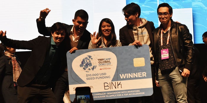 Los emprendedores de 20 años que crearon una tinta para ahorrar agua y ya levantaron 10 mil dólares