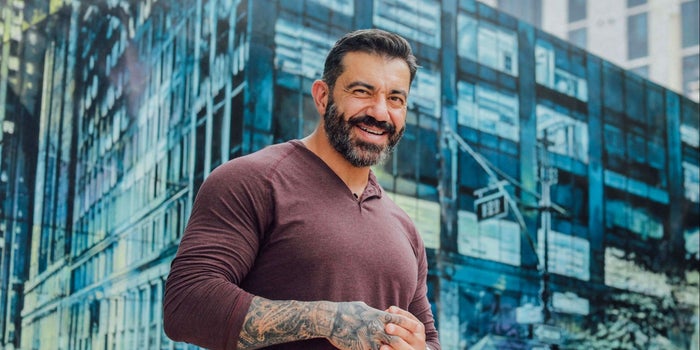 Así fue como este emprendedor superó sus ataques de ansiedad para crear una de las franquicias de mayor crecimiento del mundo