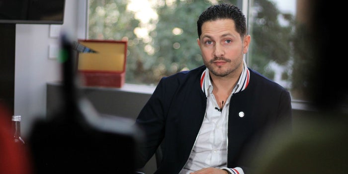 El banquero que renunció a su empleo en Wall Street para ayudar a los jóvenes a construir empresas para rescatar el mundo