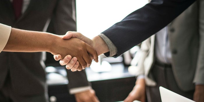¿Estás buscando trabajo? Conoce las 5 claves para 'pasar con 10' una entrevista