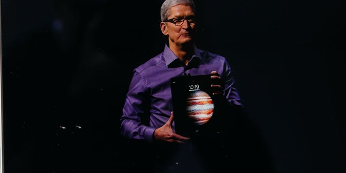 El CEO de Apple fue galardonado por combatir el odio y la violencia