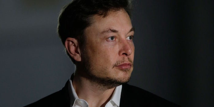Por qué el personal de Tesla tiene prohibido pasar frente al escritorio de Elon Musk: reporte