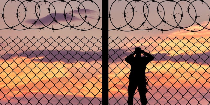 Esta escuela enseña a los mexicanos que son deportados a programar