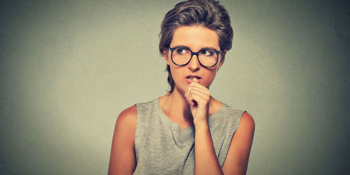 7 gestos que haces sin darte cuenta y revelan tu ansiedad