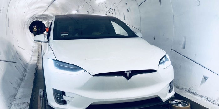 ¡No apto para claustrofóbicos! Así es el túnel de alta velocidad para autos de Elon Musk
