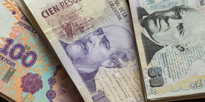 El 'año horrible' de Argentina y la pelea entre China y EU: las noticias económicas que debes conocer esta semana