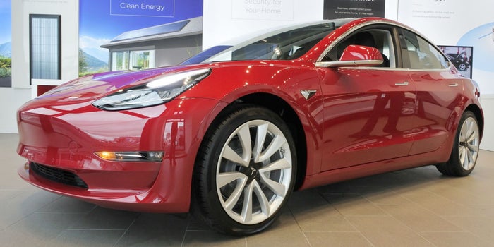 Un Tesla Model 3 puede ser tuyo si logras hackearlo