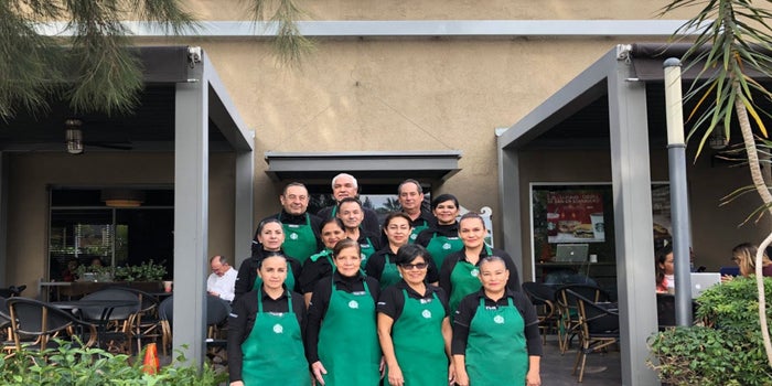 Starbucks abre en Jalisco su segunda tienda operada totalmente por adultos mayores
