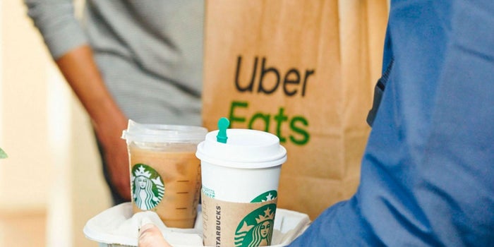Starbucks se une a Uber para comenzar a enviar café a domicilio