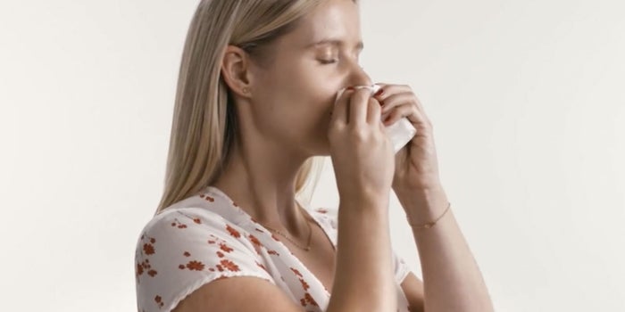 Porque hay mercado para todo: ya puedes comprar pañuelos con gripe por 'solo' 1,500 pesos