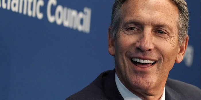 El ex CEO de Starbucks está considerando 'restaurar la dignidad y el honor a la Casa Blanca'