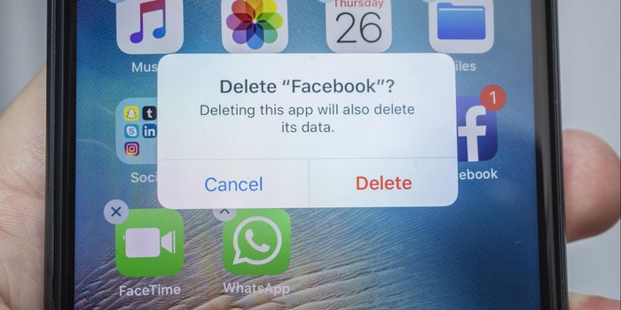 Un estudio sugiere que los usuarios de Facebook son más felices si se van por un mes