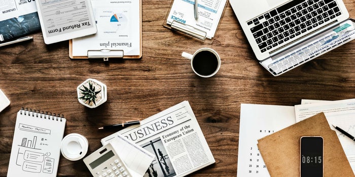 5 cosas que debes quitar YA de tu escritorio