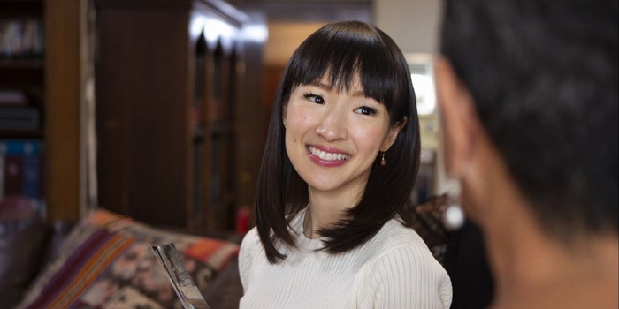Exclusiva: este es el consejo de Marie Kondo para las personas que, como Steve Jobs, aman los escritorios desordenados
