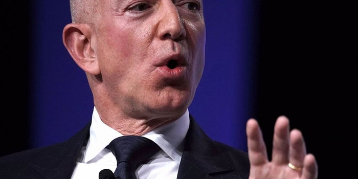 Jeff Bezos acusa al editor del 'National Enquirer' de querer chantajearlo con fotos íntimas de su novia