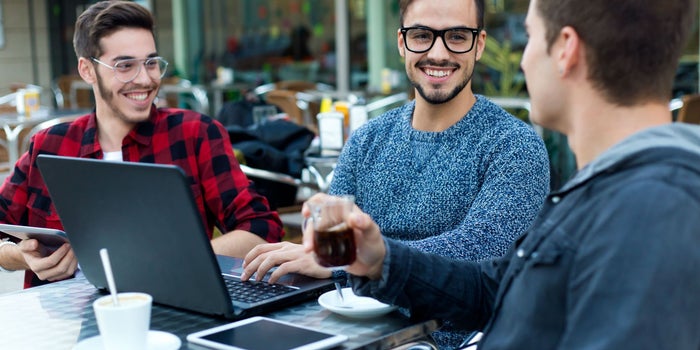 ¿Cómo le hago para ganar clientes si soy muy joven?