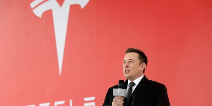 Elon Musk dice que el auto de Tesla que se maneja solo podría estar listo en 2020