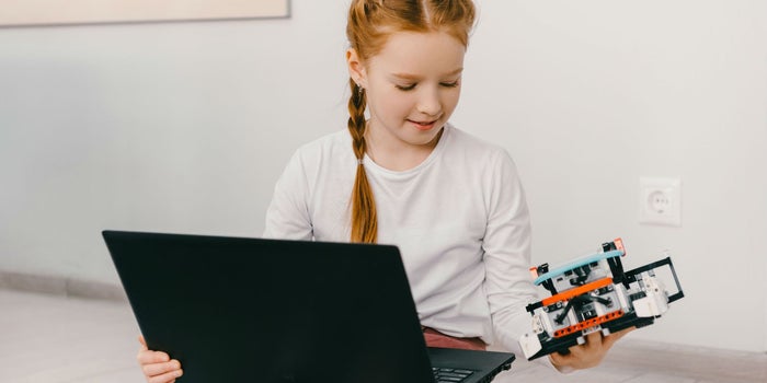 ¿Quieres educar una hija emprendedora? 7 estrategias para hacer que ame las ciencias