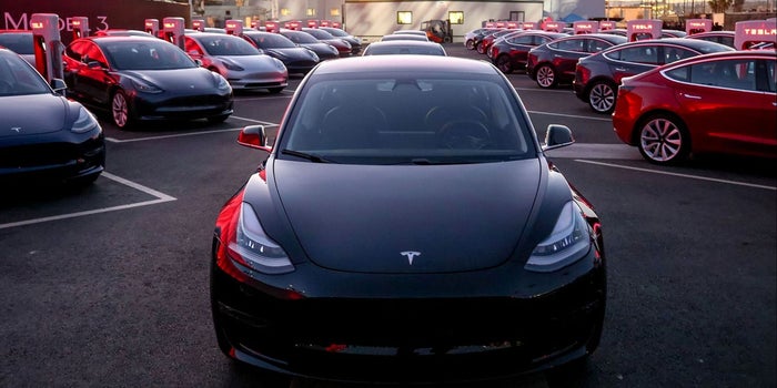 Siempre no: Tesla decide dejar abiertas sus tiendas físicas, pero elevará sus precios