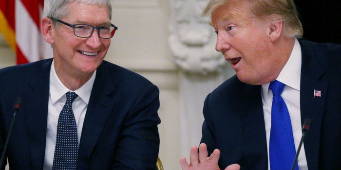 Trump se enoja por su 'Tim Apple': afirma que no se equivocó y solo lo dijo para "ahorrar tiempo y palabras"