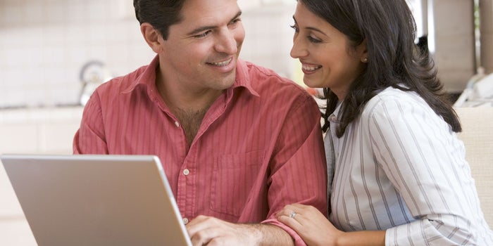 Infographic: Pros and Cons of Working With Your Partner