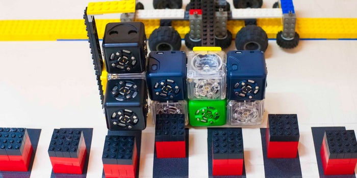 Estudiantes de IPN desarrollan robot con Legos para enseñar matemáticas y computación