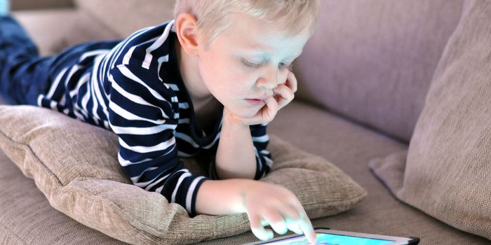Un niño de 3 años bloquea el iPad de su padre por 48 años