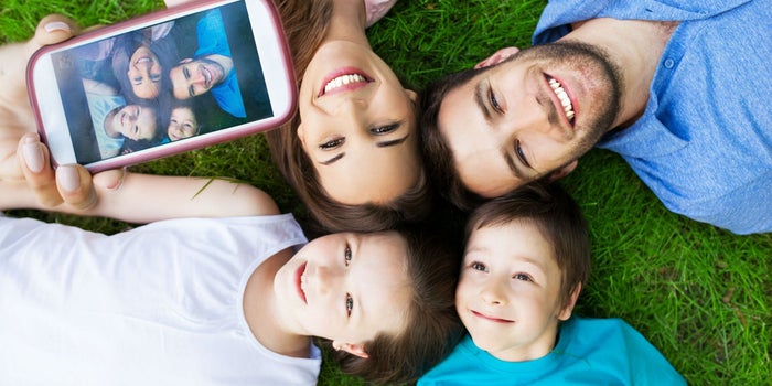 A todo esto, ¿es buena idea compartir las fotos de nuestros hijos en Facebook?