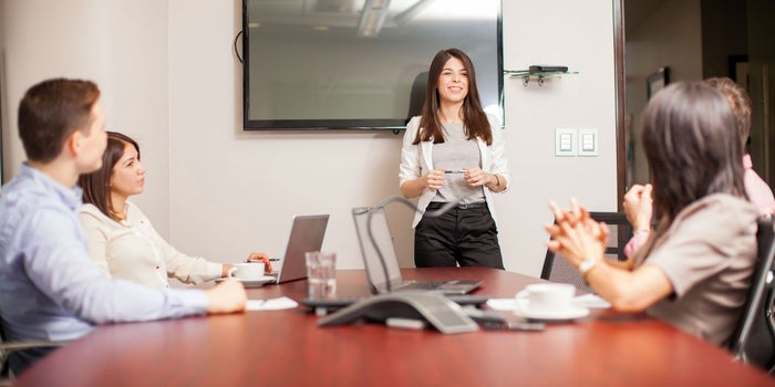 ¿Quieres presentar tu idea de negocios? Te decimos cómo entrenar tu voz para tu pitch