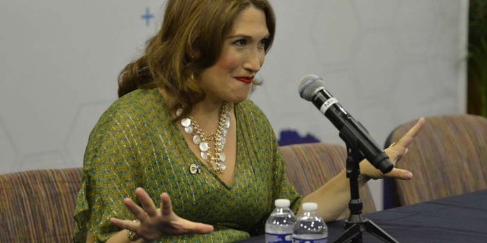 Debes preguntarte qué pasará en 10 años con lo que estás creando hoy: Randi Zuckerberg