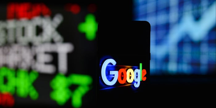 Google no cumple con sus estimaciones de ganancias y tiene su peor día en el mercado de valores desde 2012