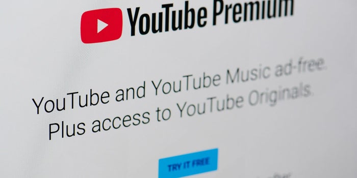 Ya podrás ver Kobra Kai y otras series originales de YouTube de forma gratuita