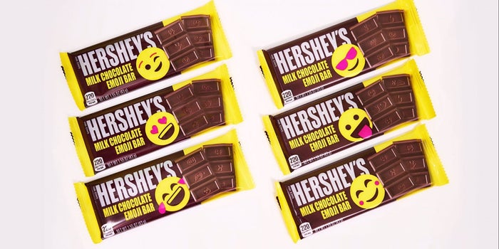 Hershey's está cambiando el diseño de sus icónicas barras de chocolate por primera vez al agregar emojis