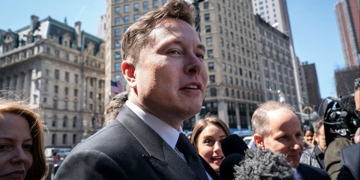 Elon Musk empieza a entrar en pánico por las finanzas de Tesla