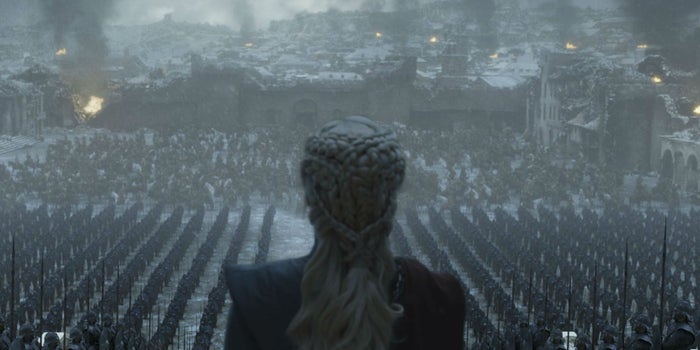 Luego del infame vaso de Starbucks, dejan una botella de agua en el final de Game of Thrones