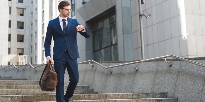 ¿Cansado de no encontrar la talla correcta? Este emprendedor confecciona tu traje a la medida