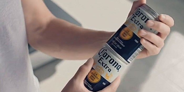 Es hora de salvar al planeta, Corona presenta su propuesta para eliminar el plástico