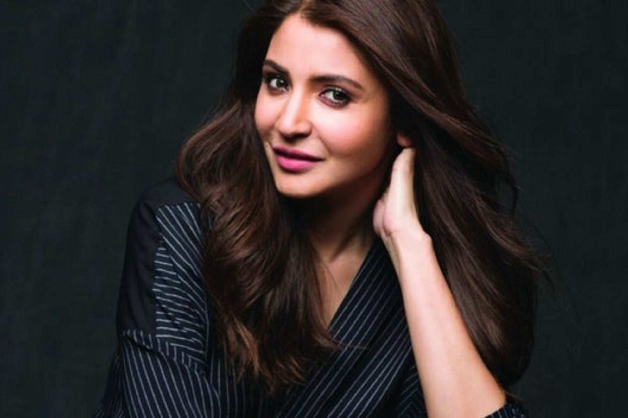 Anushka Sharma flaunts her new hairstyle as she welcomes 2022 in latest post