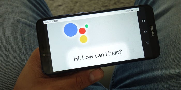 Google admite que escucha las conversaciones de sus usuarios
