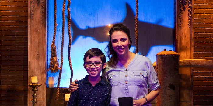 Tiene 10 años y ya inventó una banda para dormir que consiguió 2.5 mdp de todos los 'tiburones' en Shark Tank México