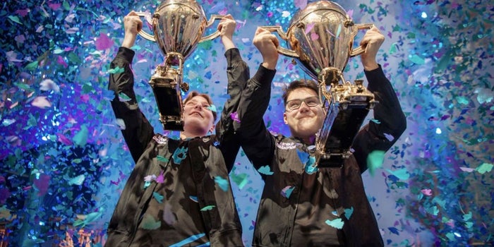 Ellos tienen 16 años y ganaron tres millones de euros en la Copa Mundial de Fortnite