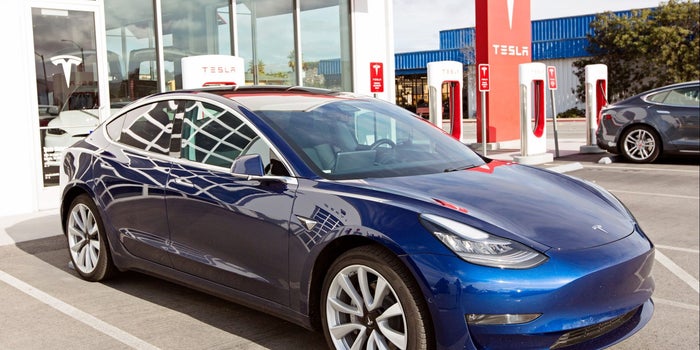 Las ventas de Tesla cayeron y ahora Elon Musk deja que los clientes recarguen sus autos eléctricos gratis