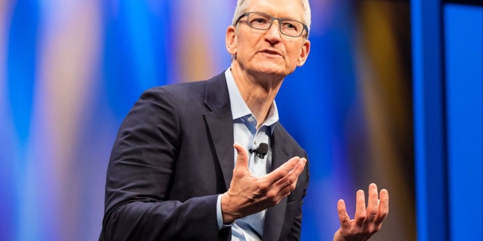 Tener un título universitario no te asegura el éxito como profesionista: dice Tim Cook