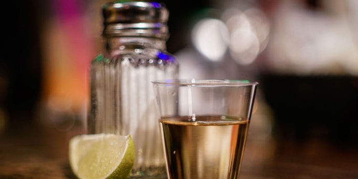¿Quieres emprender con tequila? ¡Abre una comercializadora multinivel!