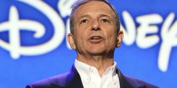 Bob Iger, CEO de Disney, renuncia a la junta directiva de Apple