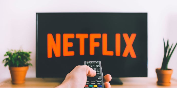 Los mexicanos no se conforman con un capítulo al día: encuesta sobre el consumo de Netflix y otros