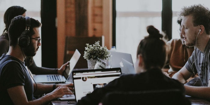¡No tires todo por la borda! Aquí te decimos cómo emprender cuando tienes un empleo de tiempo completo